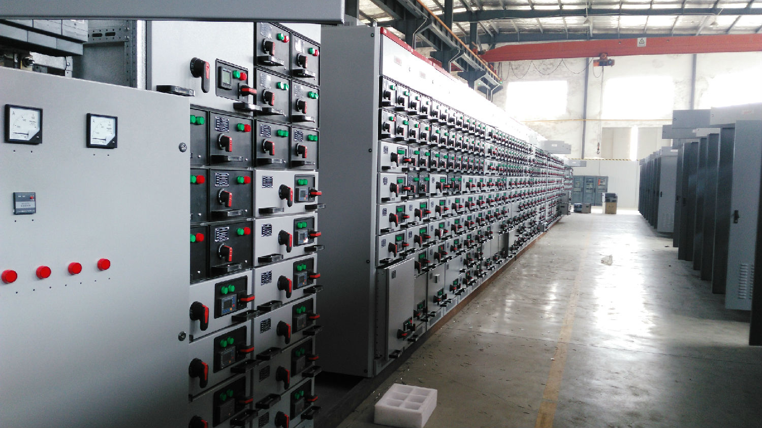 得潤(rùn)電氣　MNS2.0低壓配電柜生產(chǎn)車(chē)間　咨詢熱線：4000551777